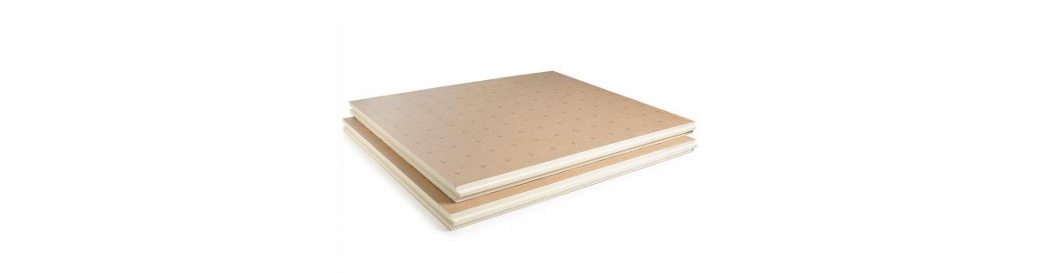 Panneau de bois stratifié posé en hauteur, prêt pour recouvrir carrelage chauffage au sol avec parquet